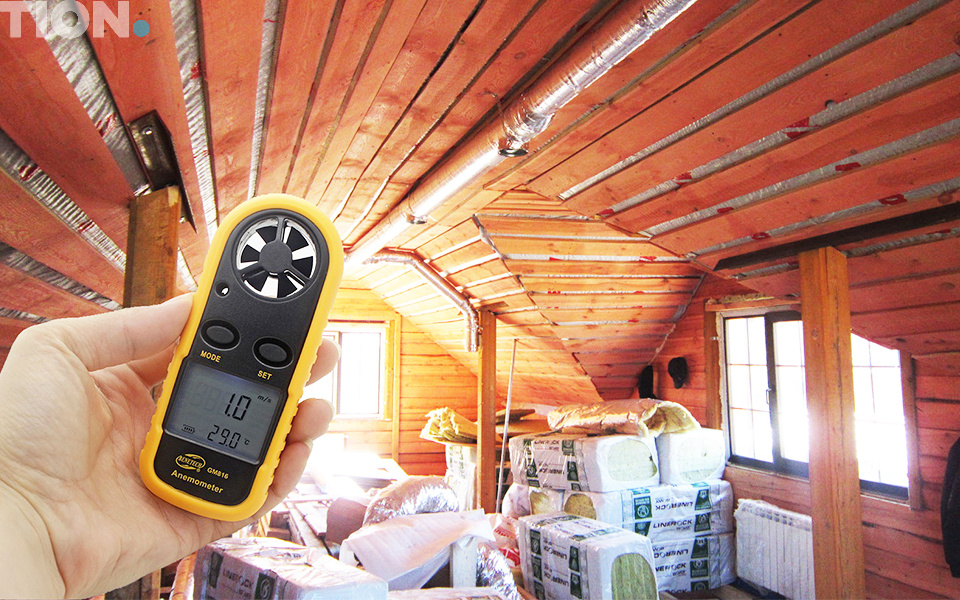 Анемометр для проверки эффективности воздухообмена в деревянном доме
